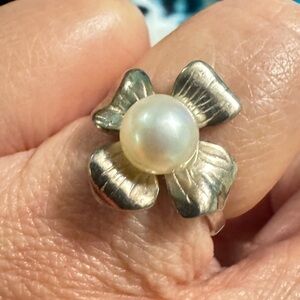 Elegant 925 sterling Silver Pearl Flower Ring $33